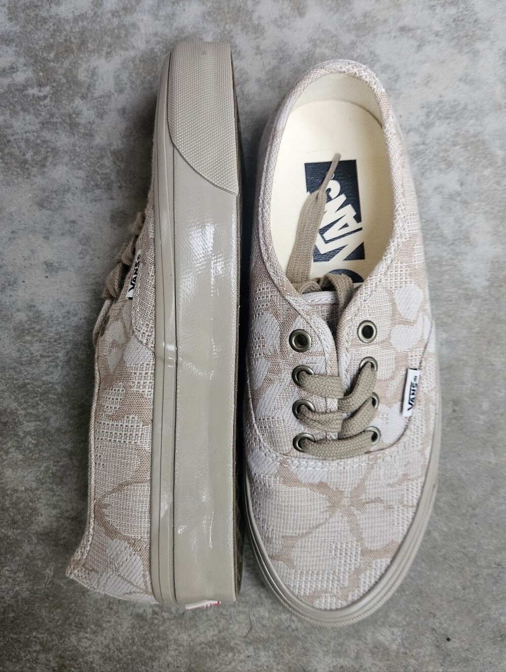 NWOT Unisex Vans Floral Canvas Low Shoes - Beige